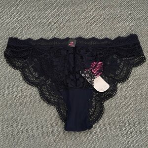 BNWT - La Senza Cheeky Lace Undie